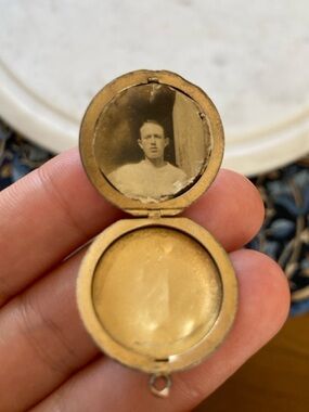 Antique Monogrammed “EJE” Locket w/Original Photo (needs repair)